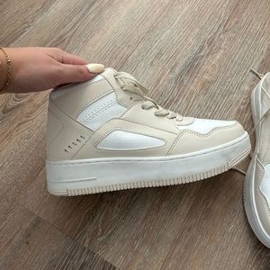 Princess polly high top sneakers US size 10